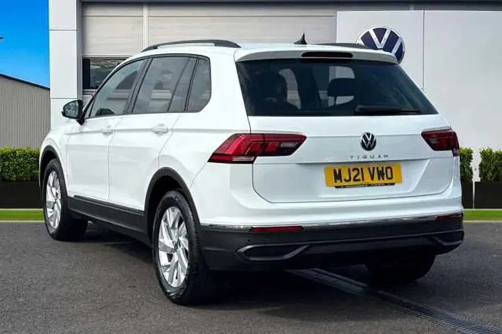 Usado VW Tiguan Life 150 HP (110 kW) 2021 Branco SUV