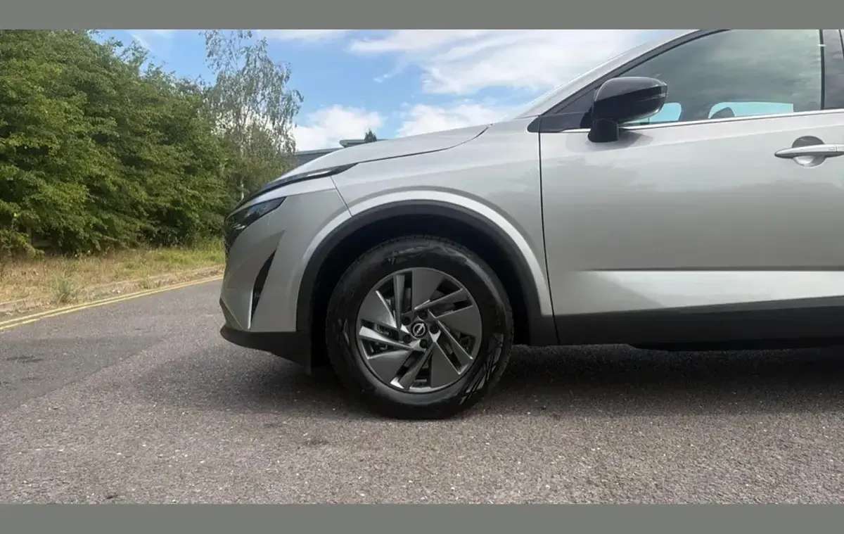 New Nissan Qashqai Acenta Premium 187 HP (137 kW) 2026 Silver SUV