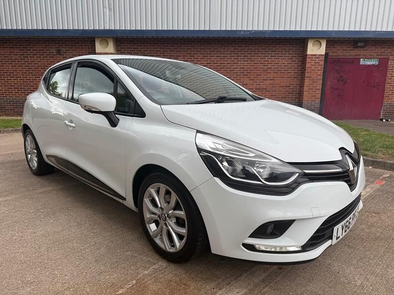 White Used 2017 Renault Clio IV Dynamique Hatchback | £5,495 (Fair price) - Image 1/4