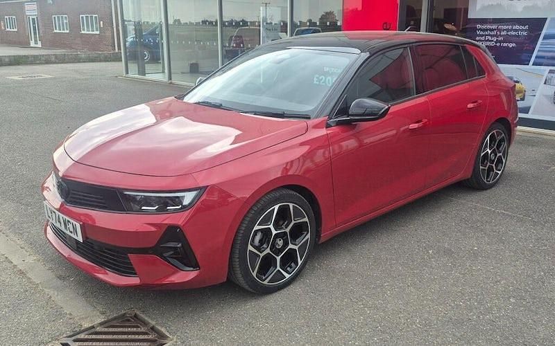 Second-hand Vauxhall Astra Ultimate 131 CP (96 kW) 2025 Roșu Hatchback