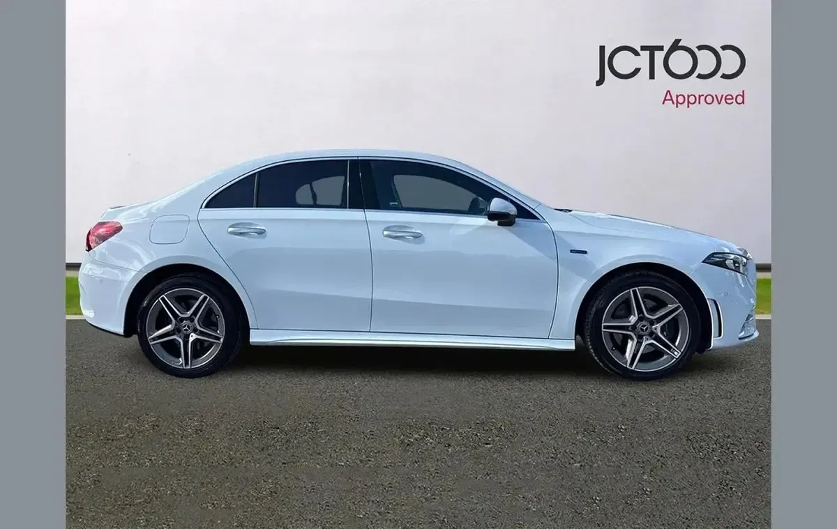 Used Mercedes A250 AMG Line Premium 214 HP (157 kW) 2020 White Sedan