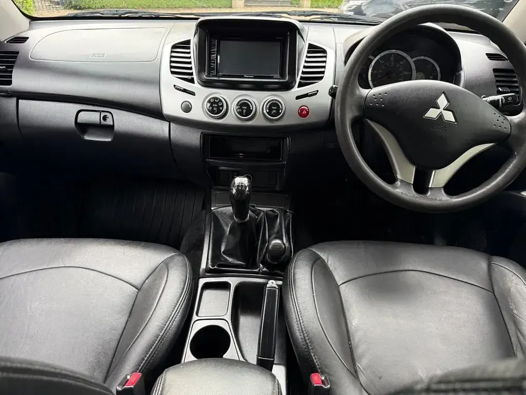 Second-hand Mitsubishi L200 175 CP (128 kW) 2015 Alb Pickup