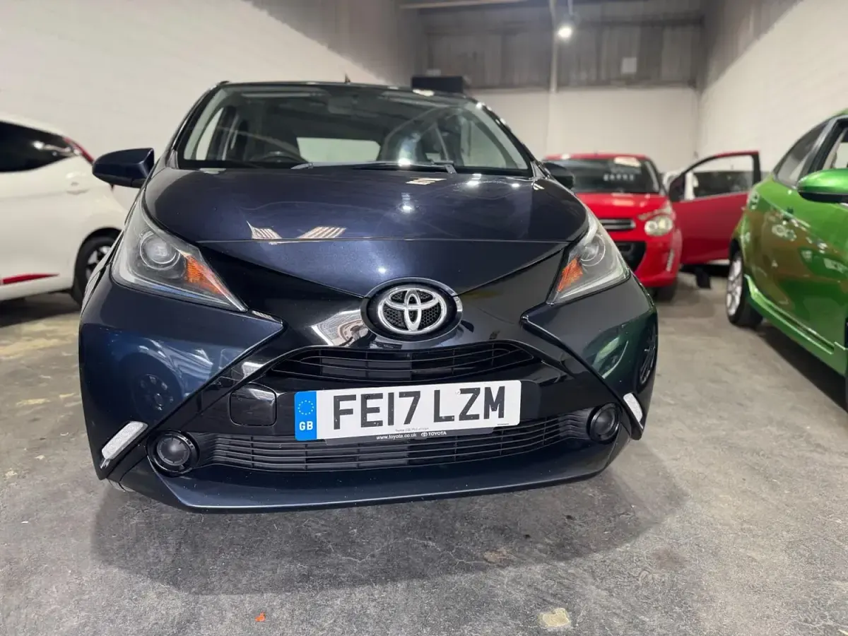 Used Toyota Aygo X-play 68 HP (50 kW) 2017 Blue Hatchback