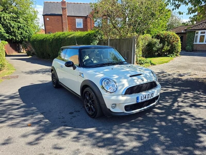 White Used 2011 Mini Cooper S Hatch Hatchback | £3,750 (Super price) - Image 1/4