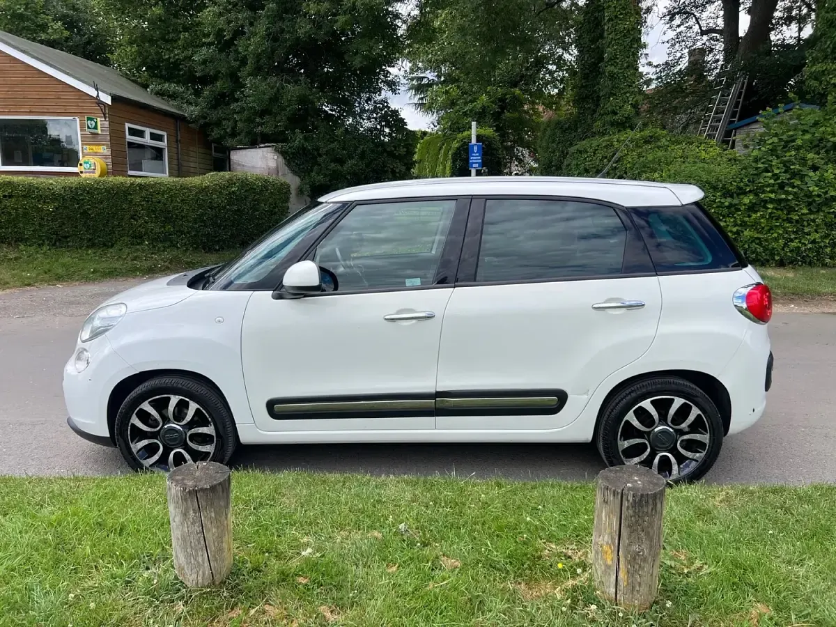 Used Fiat 500L Pop Star 85 HP (62 kW) 2013 White MPV