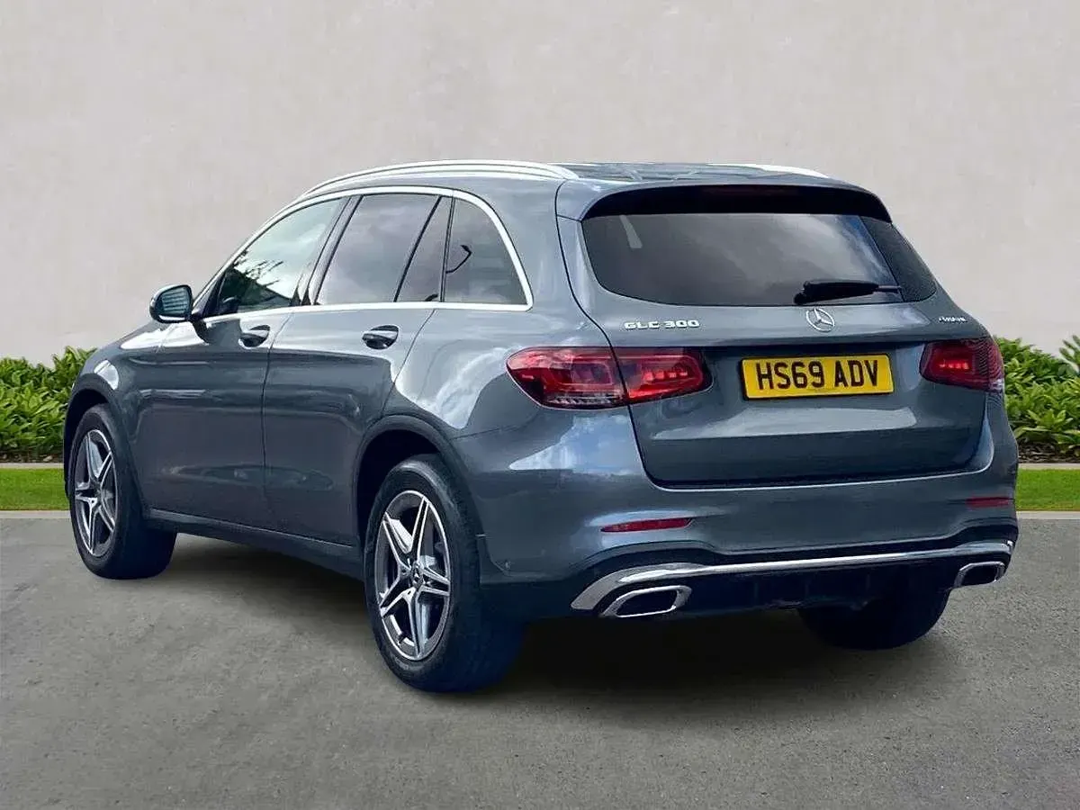 Begagnad Mercedes GLC300 AMG line 2020 Grå Kombi
