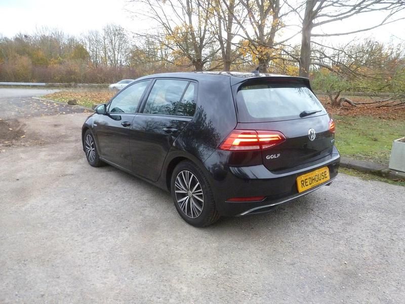 Used VW Golf VII SE 130 HP (95 kW) 2018 Black Hatchback