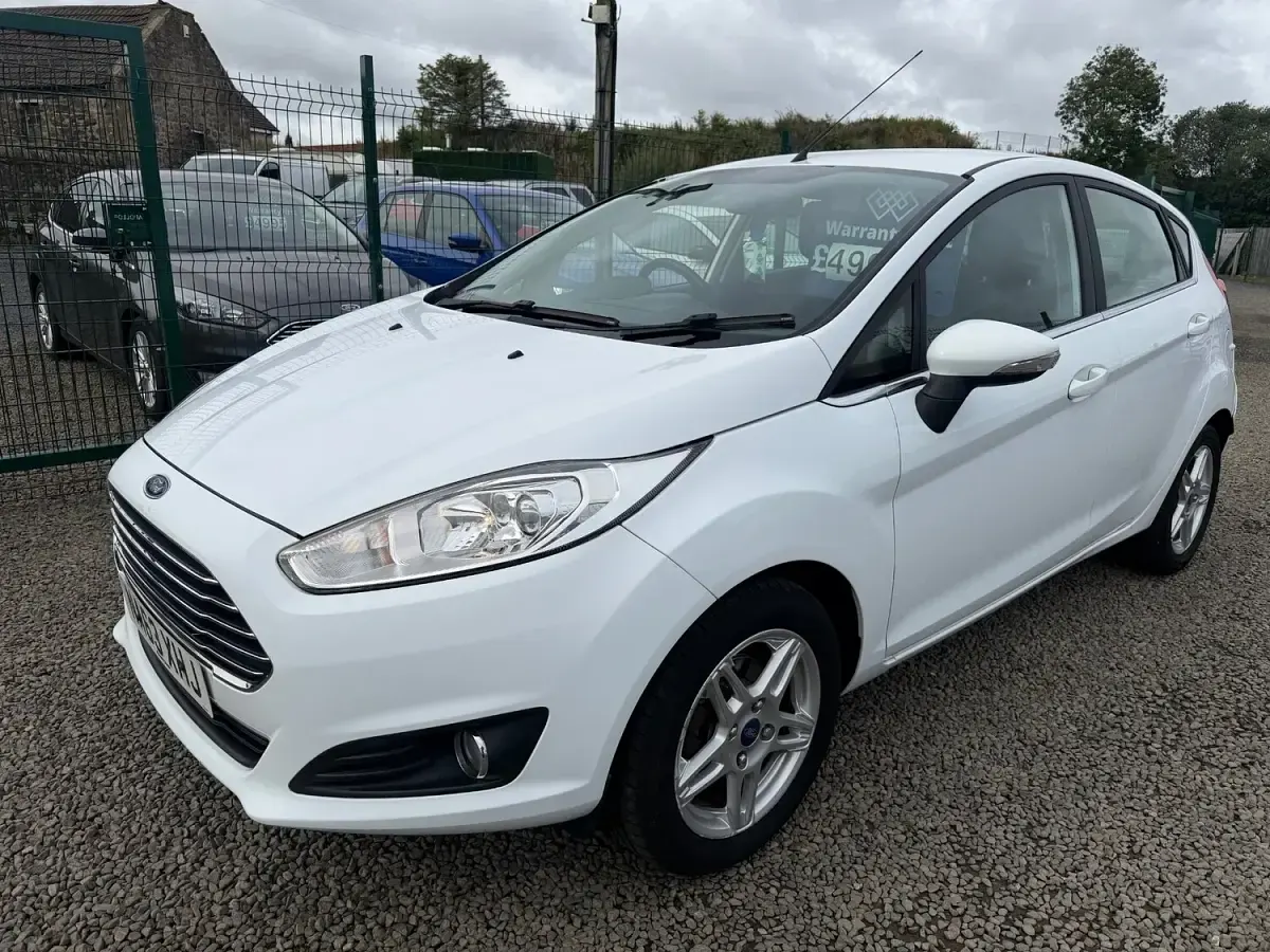 Used Ford Fiesta Zetec 2013 White Hatchback