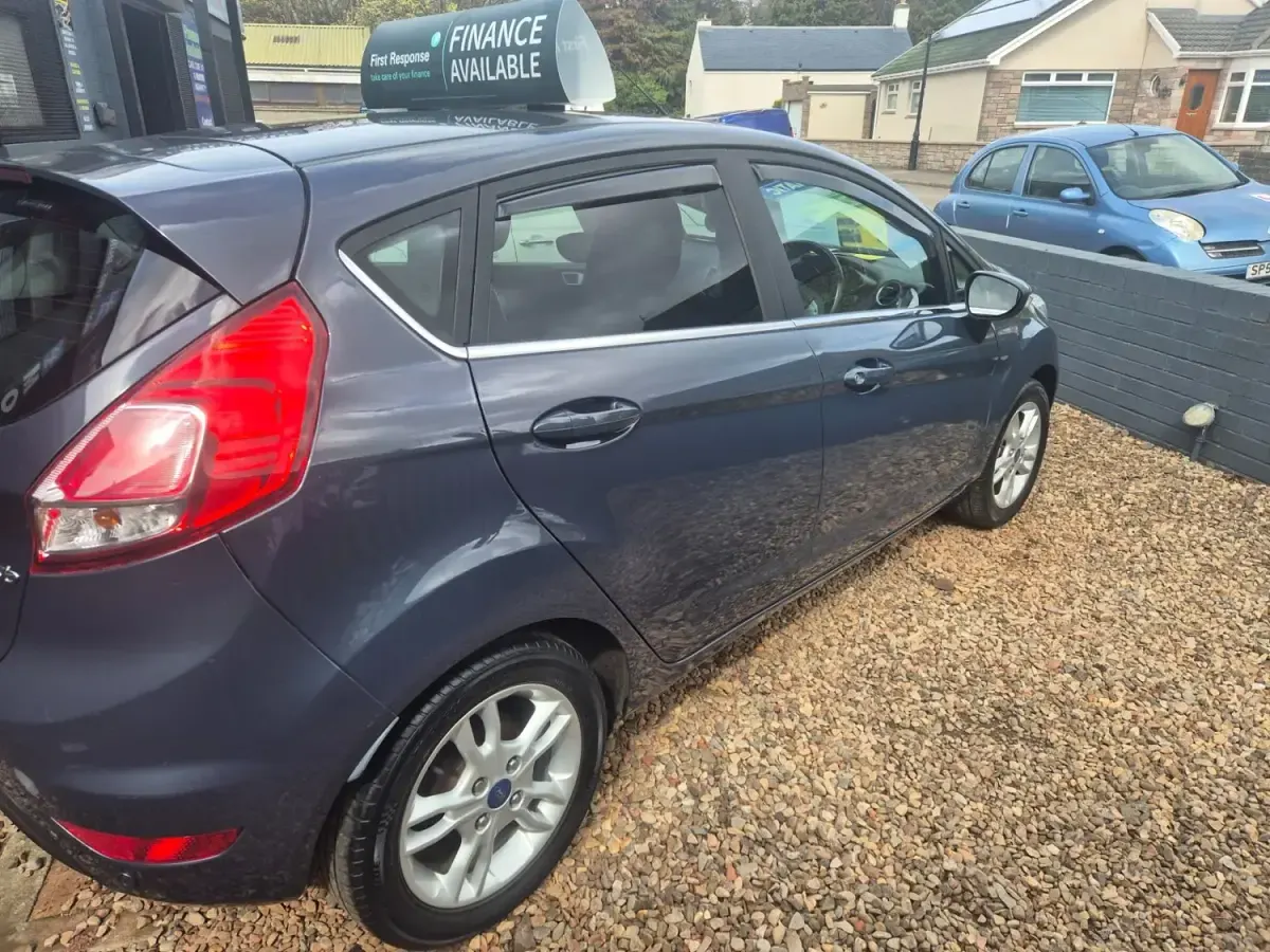 Second-hand Ford Fiesta Zetec 2013 Gri Hatchback