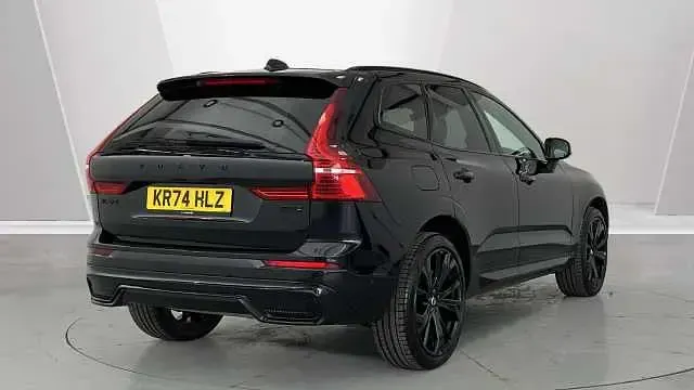 Używany Volvo XC60 Plus 247 KM (181 kW) 2024 Czarny SUV