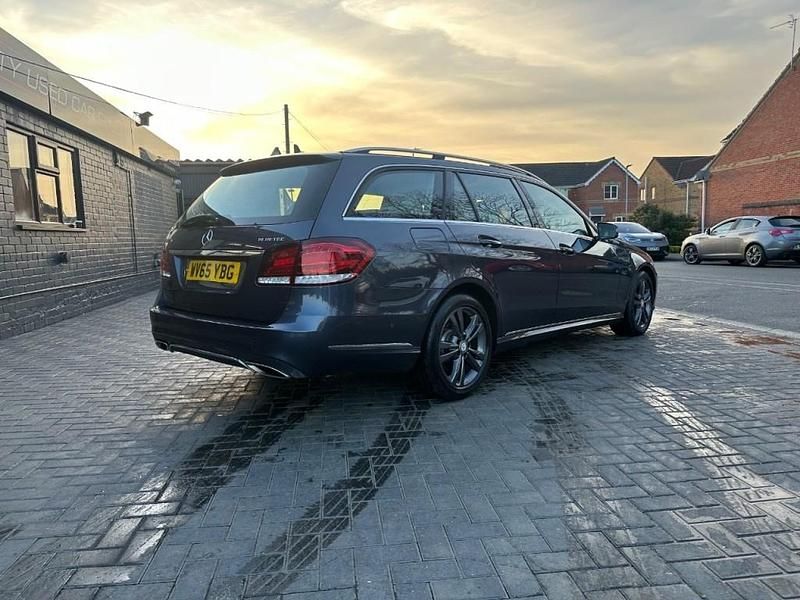 Begagnad Mercedes E220 SE 2015 Blå Kombi
