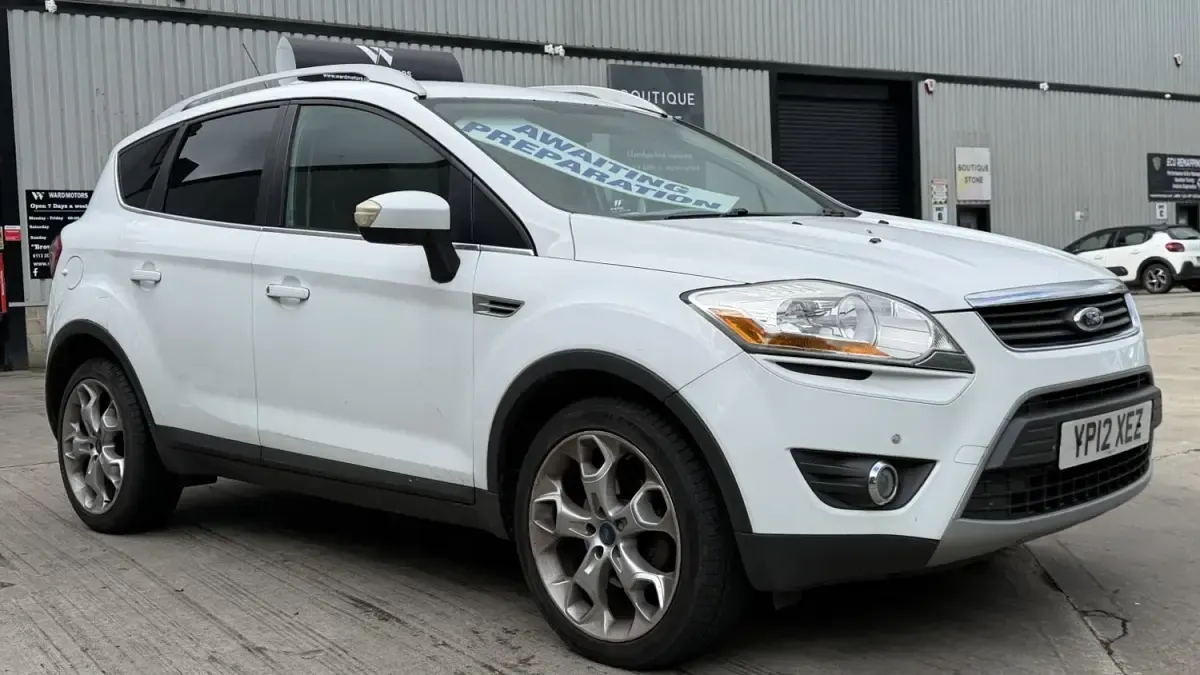 Begagnad Ford Kuga Zetec 140 HK (102 kW) 2012 Vit SUV