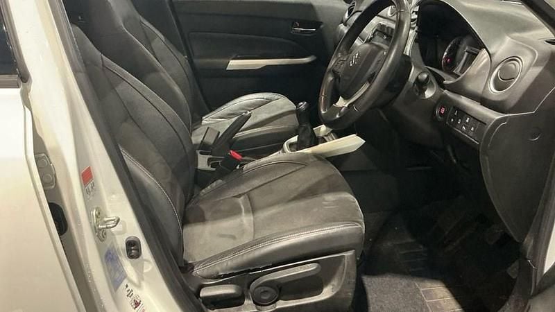 Used Suzuki Vitara SZ5 120 HP (88 kW) 2018 White SUV