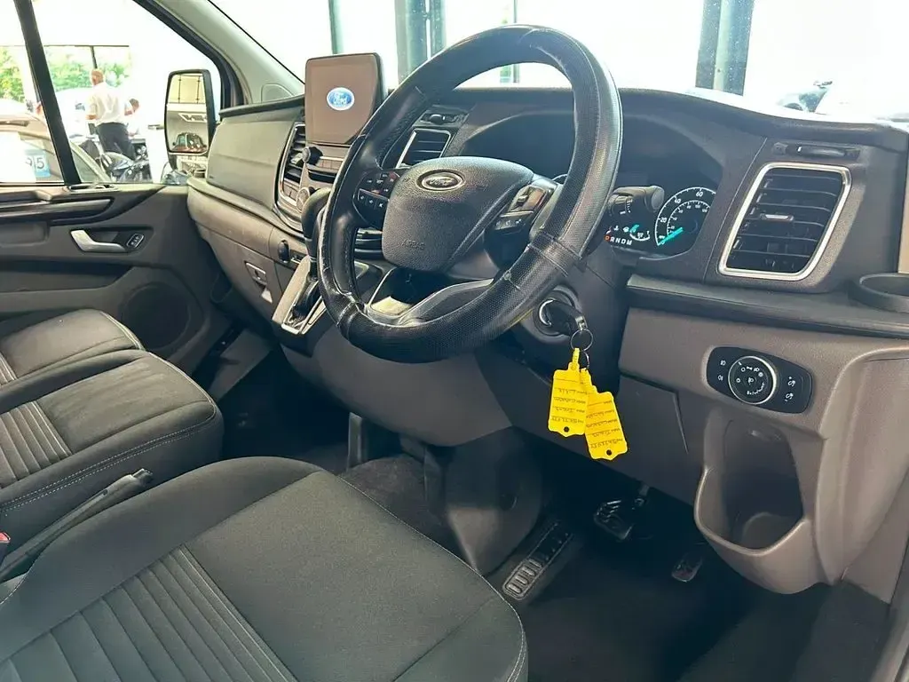 Used Ford Transit Custom Limited 170 HP (125 kW) 2022 White Van