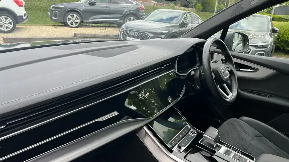 Used Audi Q7 S-Line 286 HP (210 kW) 2023 Grey SUV