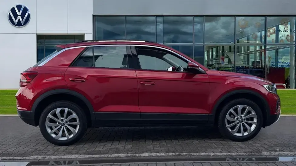 Used VW T-Roc Life 110 HP (80 kW) 2022 Kings red premium metallic SUV