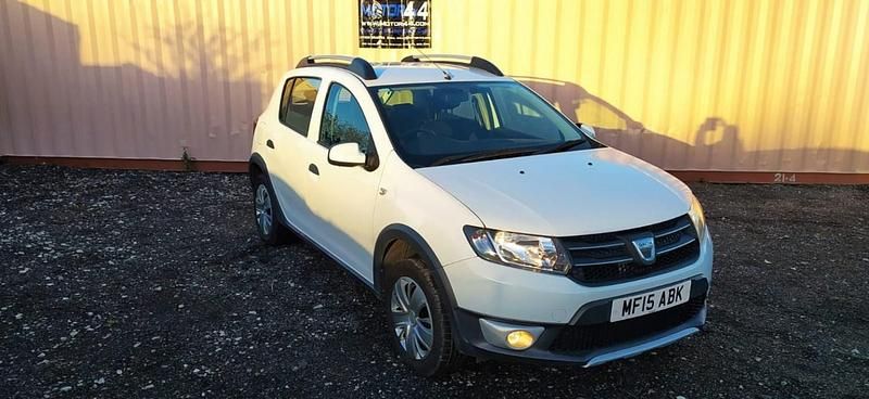 White Used 2015 Dacia Sandero Lauréate Hatchback | £5,850 (Fair price) - Image 1/4