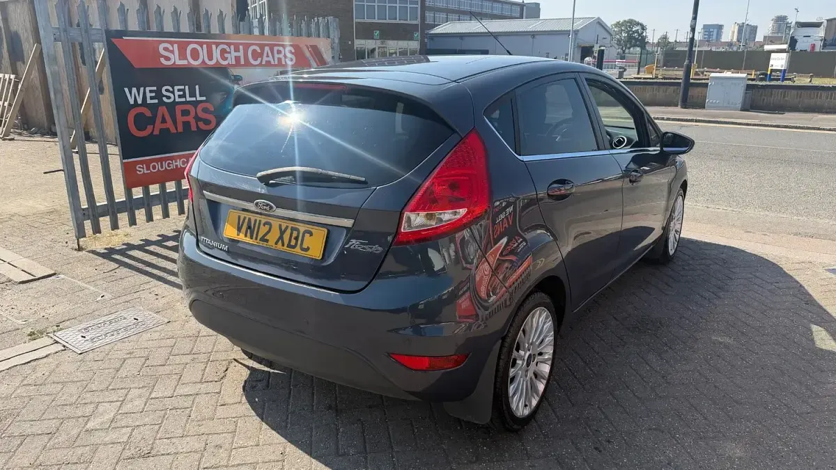 Used Ford Fiesta Titanium 96 HP (70 kW) 2012 Grey Hatchback