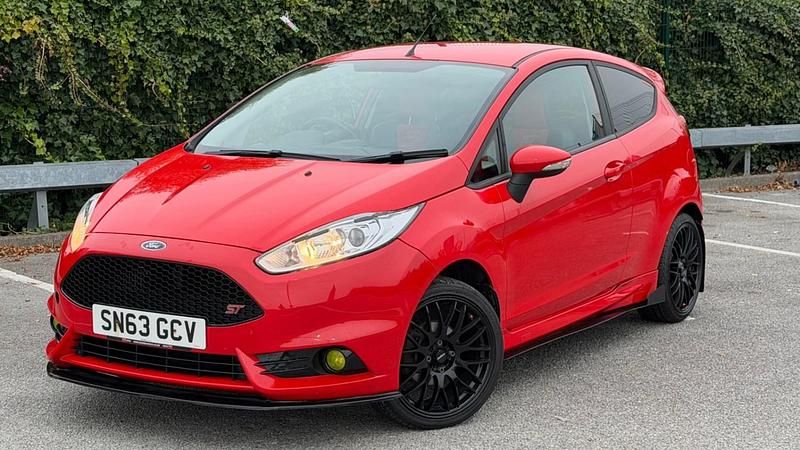 Used Ford Fiesta Zetec 2013 Red Hatchback
