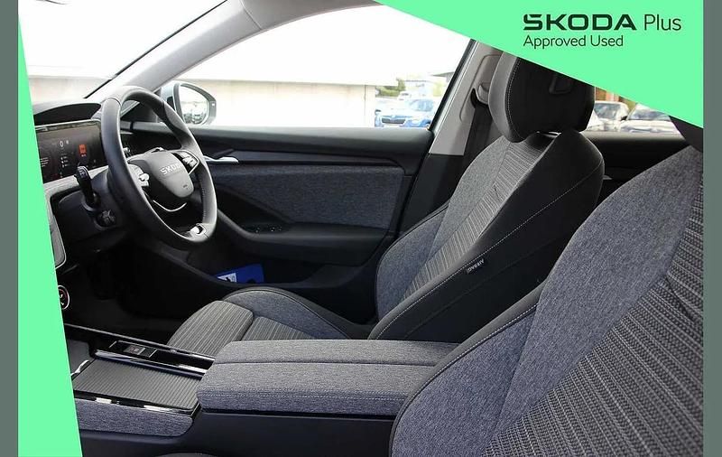 Usado Skoda Superb SE Technology 150 CV (110 kW) 2025 Plateado Familiar
