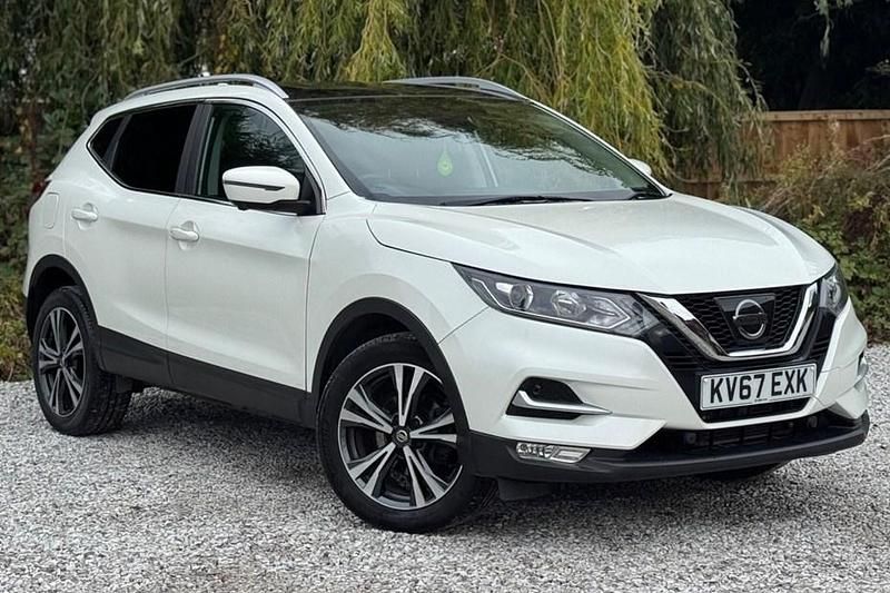 White Used 2017 Nissan Qashqai N-Connecta SUV | £11,195 (Fair price) - Image 1/1