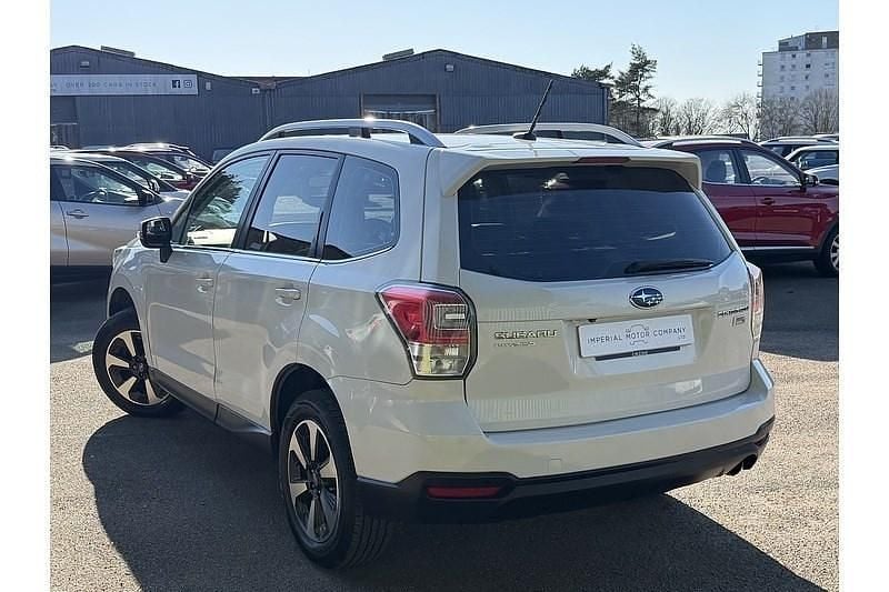Begagnad Subaru Forester Premium 2017 Vit SUV
