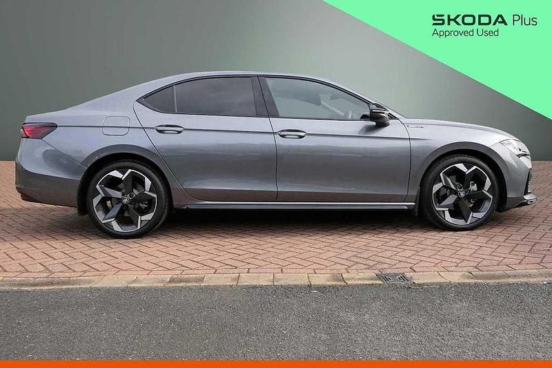 New Skoda Superb SportLine 110 HP (80 kW) 2025 Graphite grey metallic Hatchback
