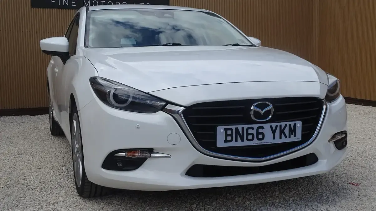 Used Mazda 3 Inclusive 165 HP (121 kW) 2016 White Hatchback