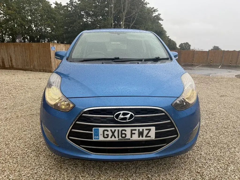 Used Hyundai ix20 SE 115 HP (84 kW) 2016 Blue Hatchback