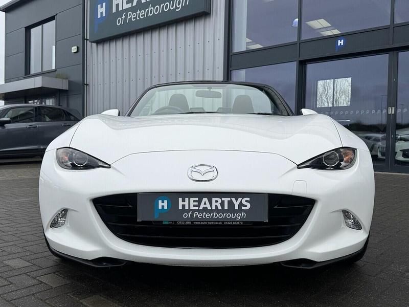 Used Mazda MX5 132 HP (97 kW) 2019 White Cabriolet