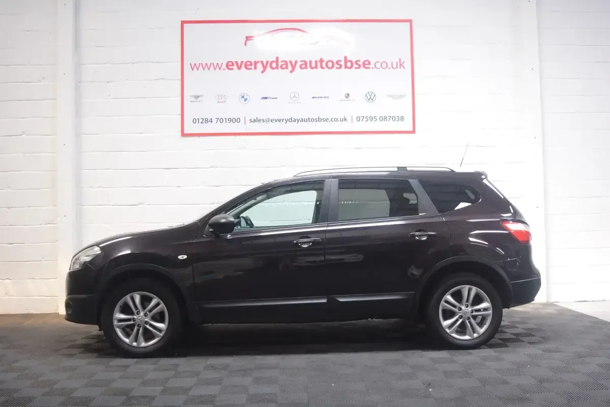 Used Nissan Qashqai +2 Acenta 104 HP (76 kW) 2010 Black SUV