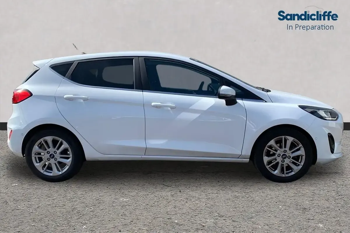 Usado Ford Fiesta Titanium 125 CV (91 kW) 2023 Blanco Utilitario