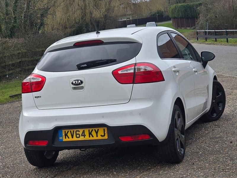 Used Kia Rio 2014 White Hatchback