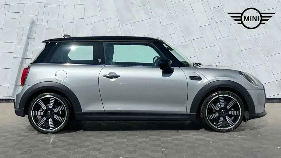 Usado Mini Cooper Exclusive 136 HP (100 kW) 2022 Prateado Citadino