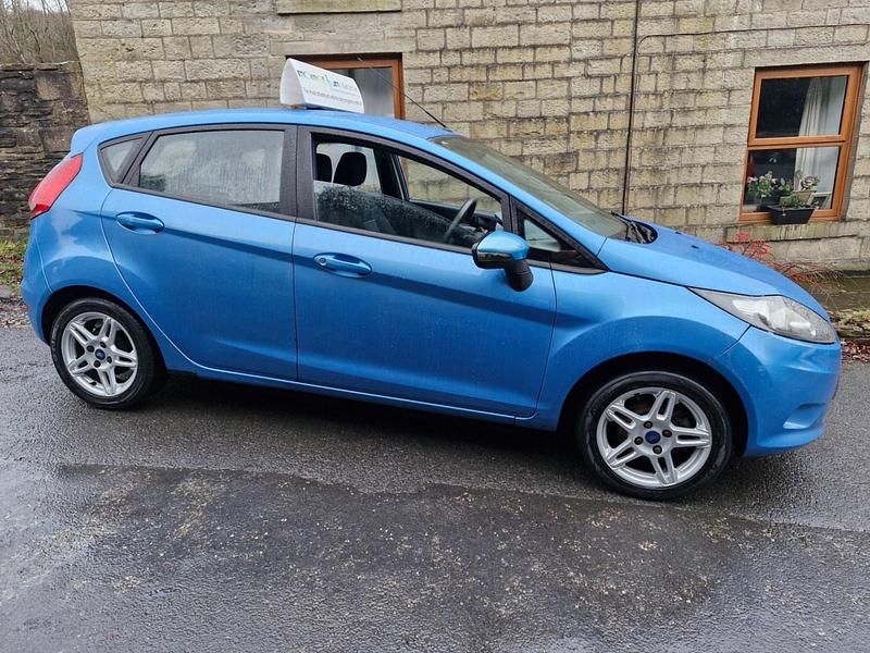 Used Ford Fiesta 70 HP (51 kW) 2010 Blue Hatchback