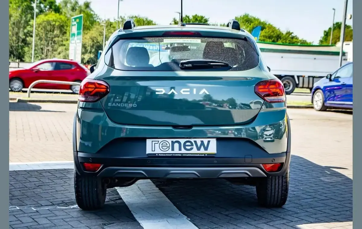 Used Dacia Sandero Expression 90 HP (66 kW) 2023 Green Hatchback