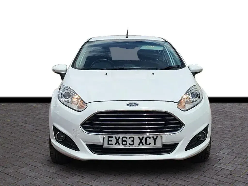 Used Ford Fiesta Zetec 82 HP (60 kW) 2013 White Hatchback