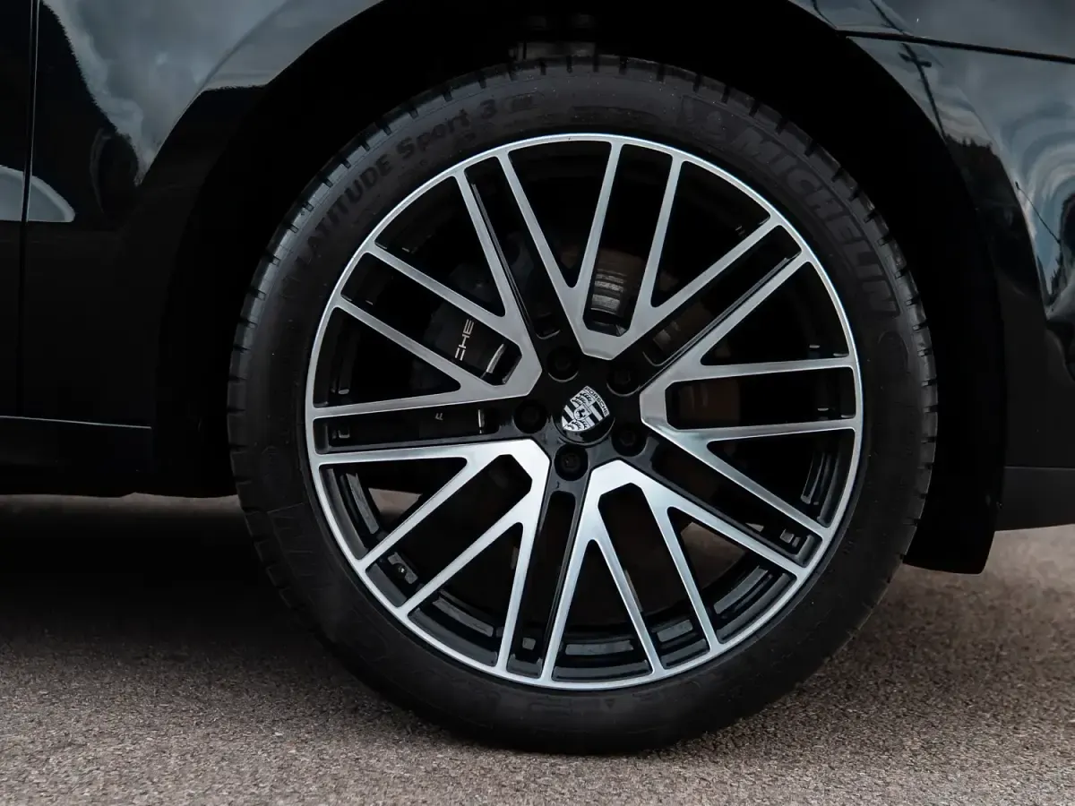 Usado Porsche Macan 265 HP (194 kW) 2023 Preto SUV