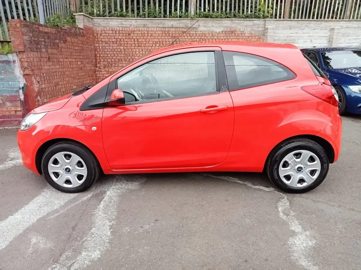 Used Ford Ka 69 HP (50 kW) 2013 Red Hatchback