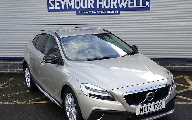 Used Volvo V40 152 HP (111 kW) 2017 Hatchback