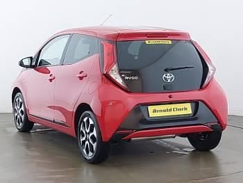 Used Toyota Aygo Trend 72 HP (52 kW) 2019 Red Hatchback