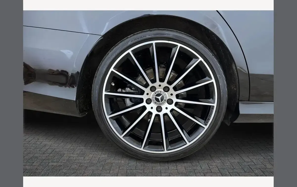 Used Mercedes E220 AMG line 191 HP (140 kW) 2020 Obsidian black Estate