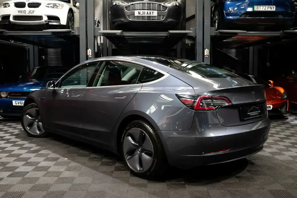 Usado Tesla Model 3 Standard Range Plus 239 kW (325 HP) 2020 Cinzento Sedan