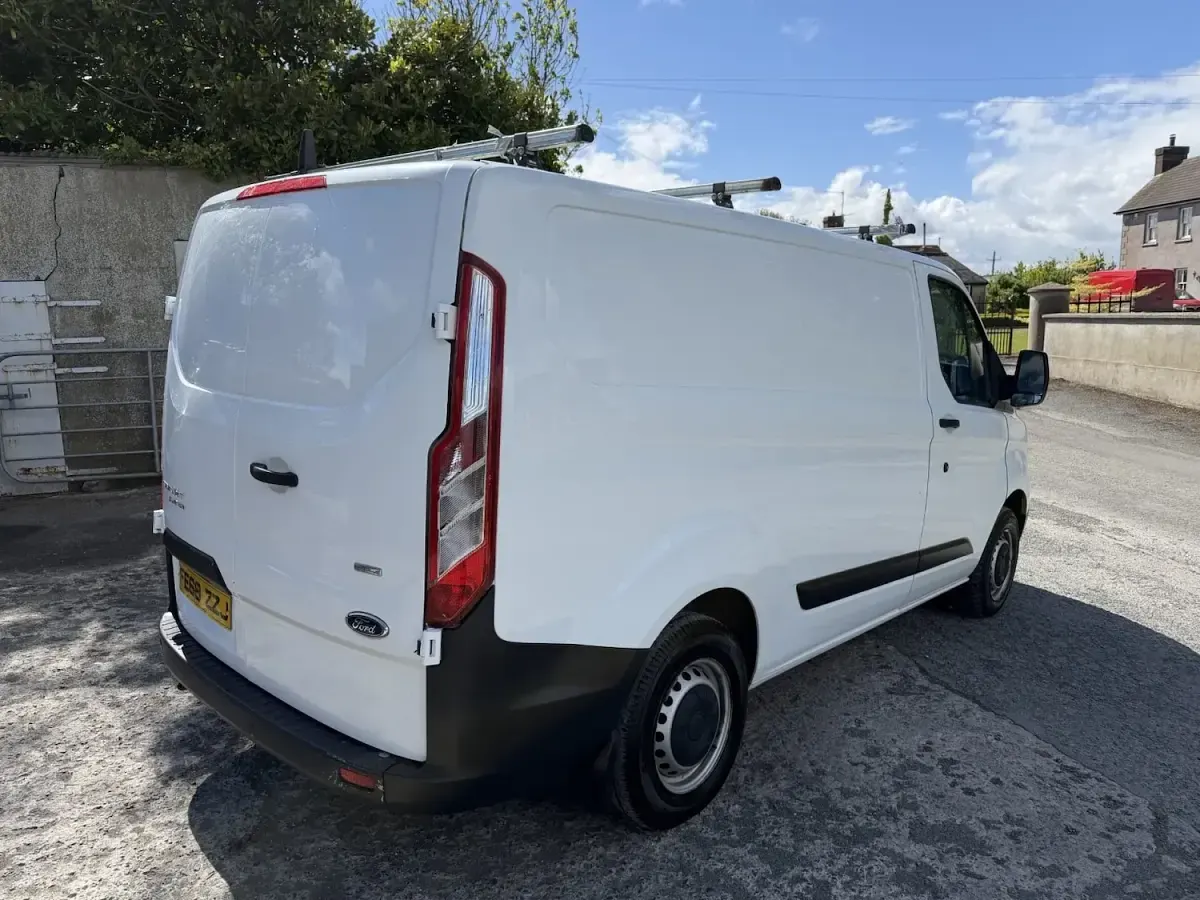 Used Ford Transit Custom 105 HP (77 kW) 2018 White Van