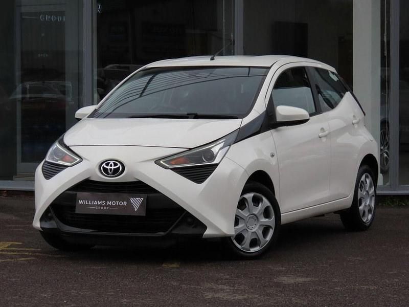 White Used 2020 Toyota Aygo X-play Hatchback | £7,495 (Good price) - Image 1/4
