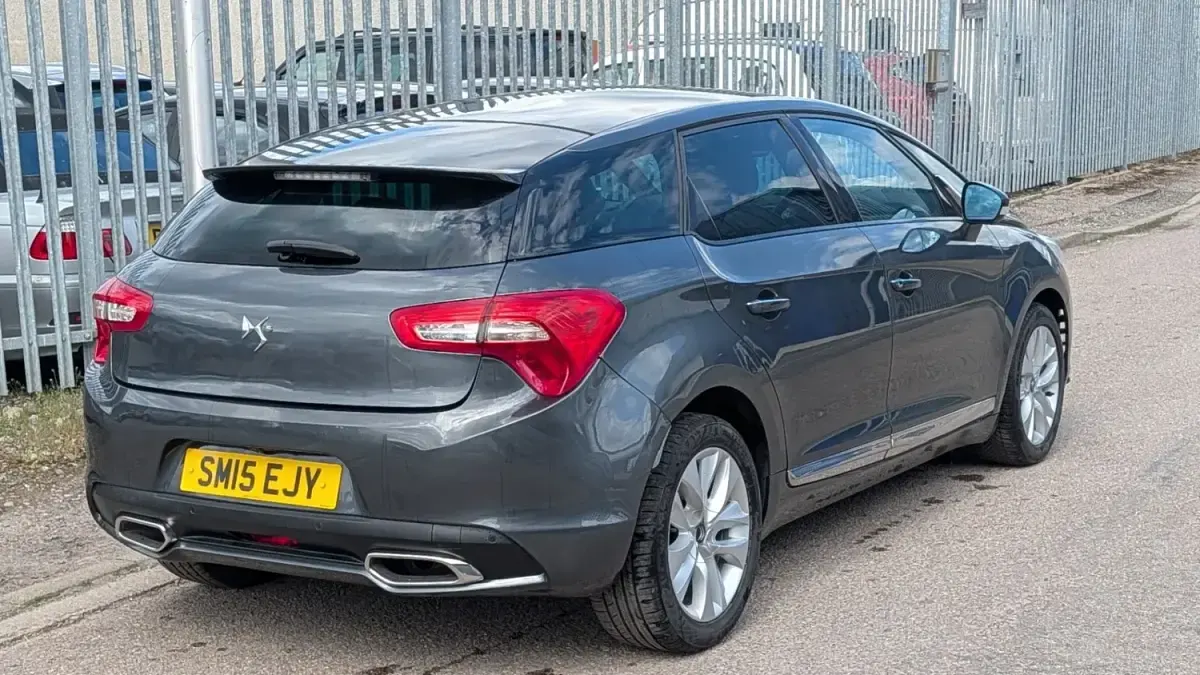 Usado Citroën DS5 120 CV (88 kW) 2015 Gris Utilitario