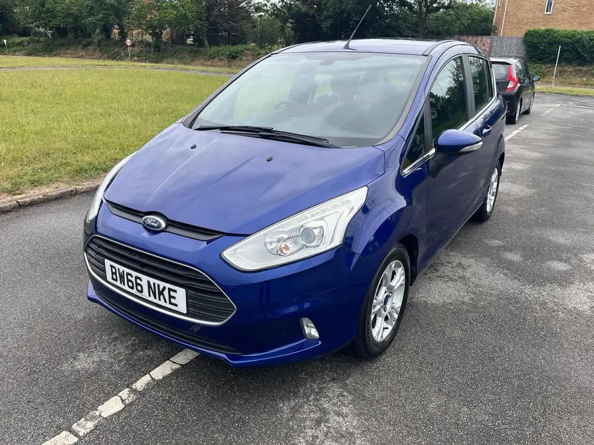 Used Ford B-MAX Zetec 100 HP (73 kW) 2017 Blue MPV