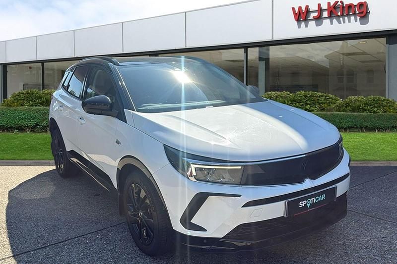 White Used 2022 Vauxhall Grandland X SRi SUV | £16,965 (A bit pricey) - Image 1/3