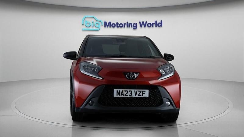 Used Toyota Aygo X 72 HP (52 kW) 2023 Red SUV