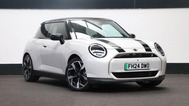 White Used 2024 Mini Cooper SE Hatch Hatchback | £28,000 - Image 1/4